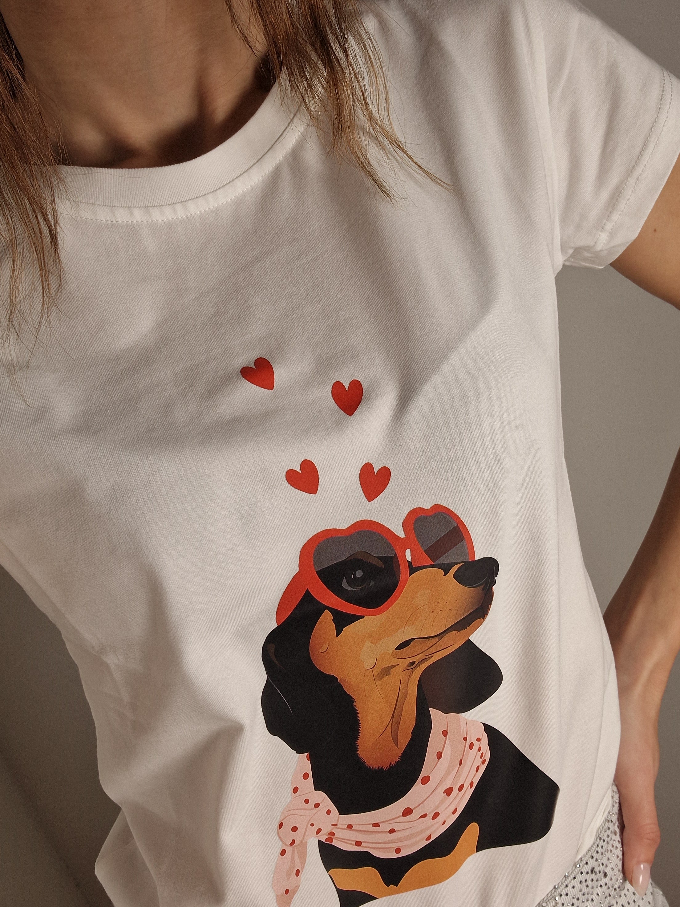 T-SHIRT BASSOTTO CUORICINI