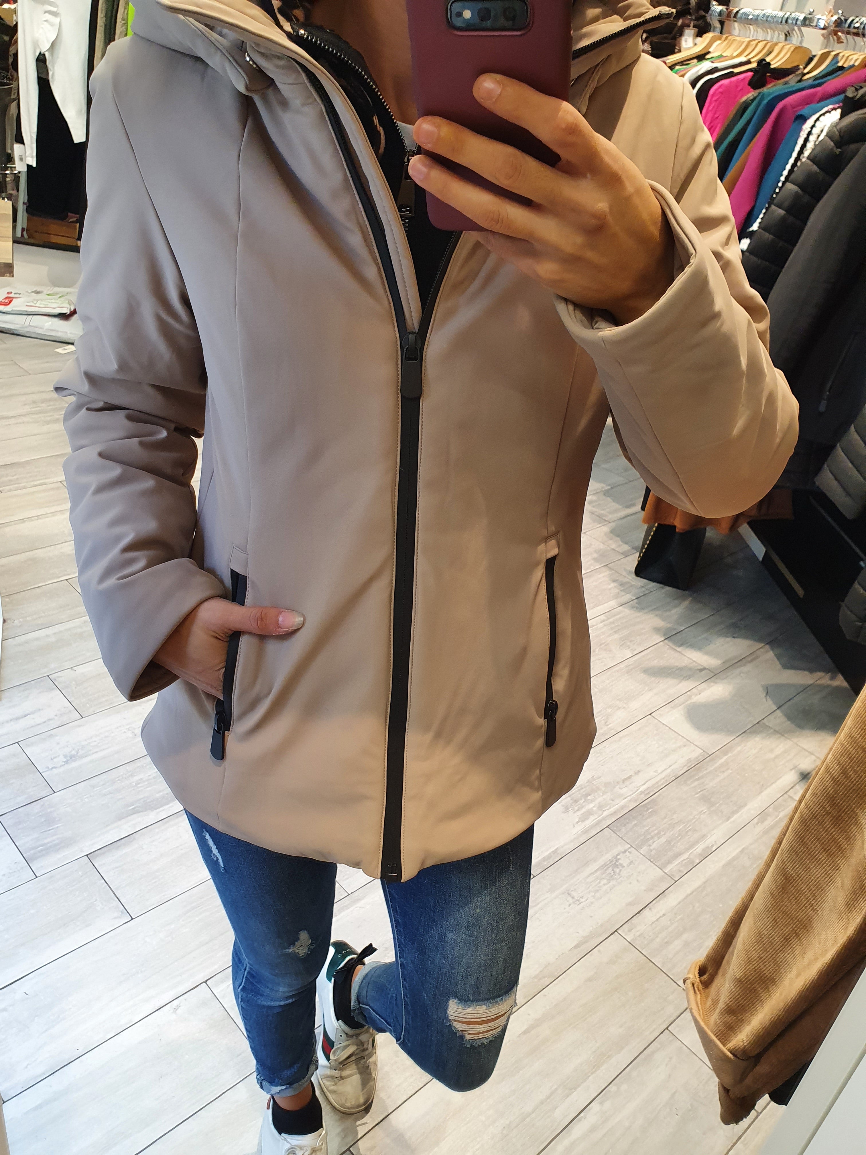 PIUMINO CORTO CON CAPPUCCIO