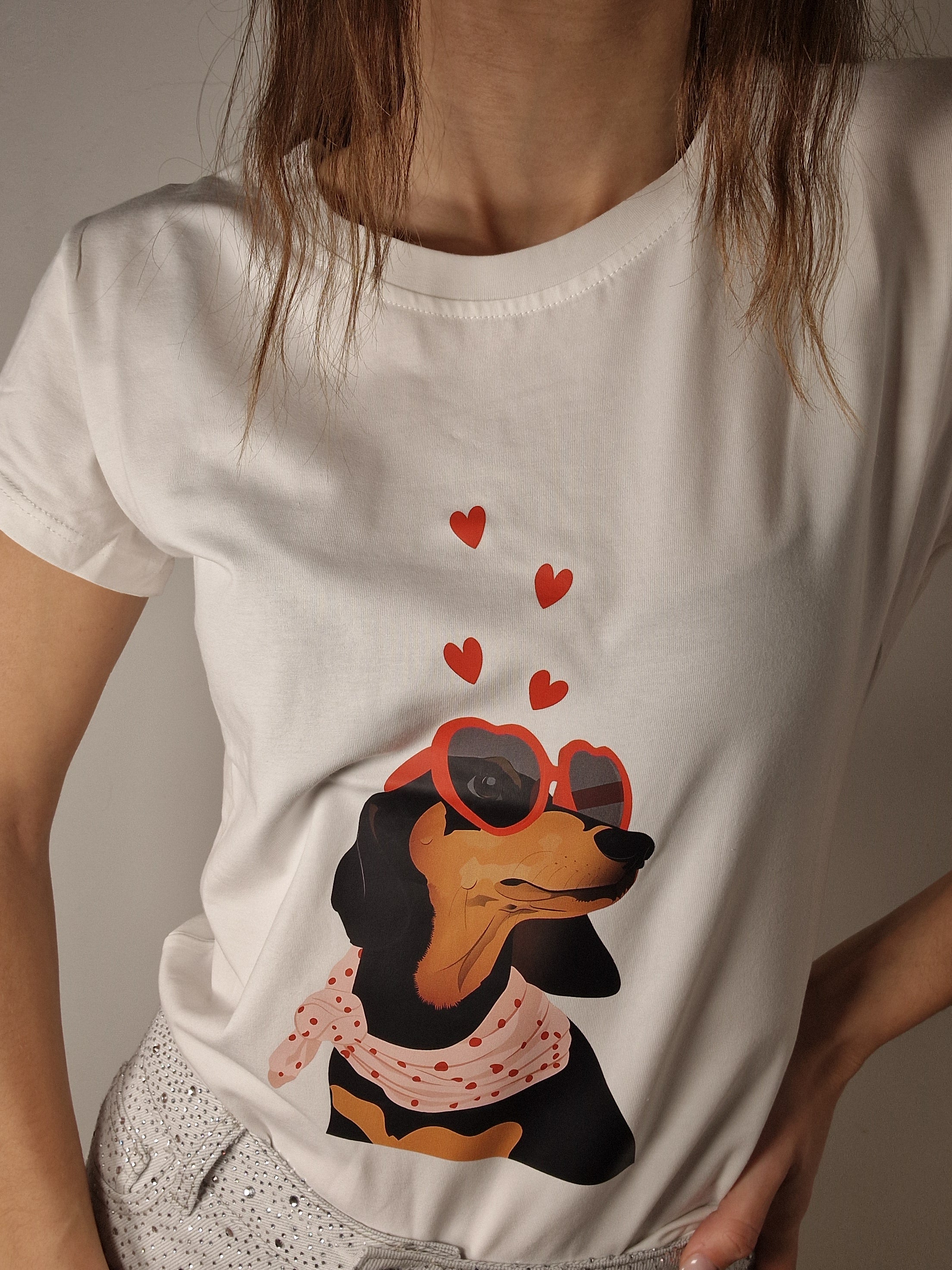T-SHIRT BASSOTTO CUORICINI